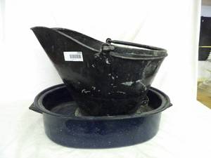 lot 1563 image: Turkey Roaster-CoalAsh Bucket