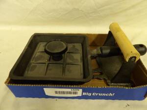 lot 1609 image: Cast Iron Bacon Press & Small Skillets