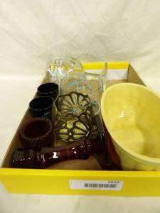 lot 1616 image: Pizza Inn Glass & Misc.