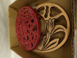 lot 1621 image: Metal Trivets