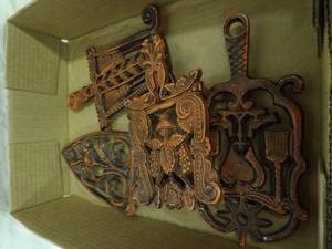 lot 1622 image: Set of 4 Aluminum Trivets