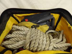 lot 1650 image: Roadside Emergency Kit