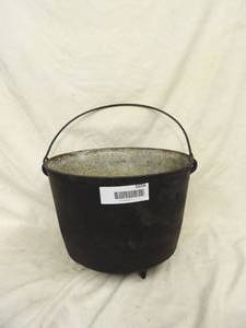 lot 1656 image: Cast Iron Pot