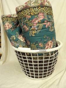 lot 1658 image: Comforter & Basket (Full Size)