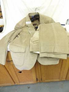 lot 1671 image: Mens Pendleton Cordurory Western Suit