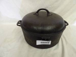 lot 1686 image: Cast Iron Dutch Oven