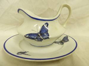 lot 1710 image: Old Butterfly Creamer & Saucer