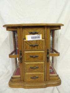 lot 1719 image: Jewelry Box