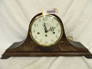 lot 1720 image: New England Clock with Key
