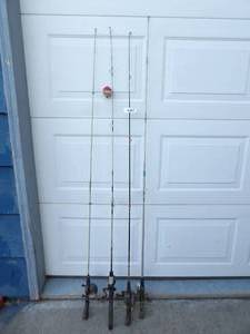 lot 1723 image: 4-Fishing Poles