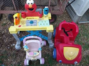 lot 1737 image: Childrens Toys