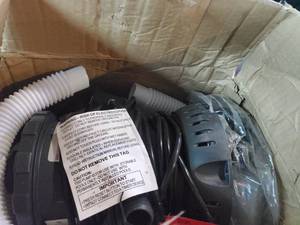 lot 6434 image: Pool pump open box