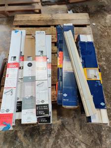 lot 55169 image: Small Pallet of Blinds