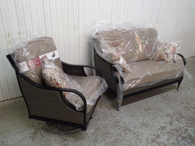 lot 6568 image: Two Piece Outdoor Charlotte La Z boy Set