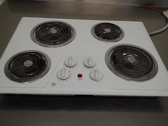 lot 6573 image: GE Electric Drop in Four Burner Range