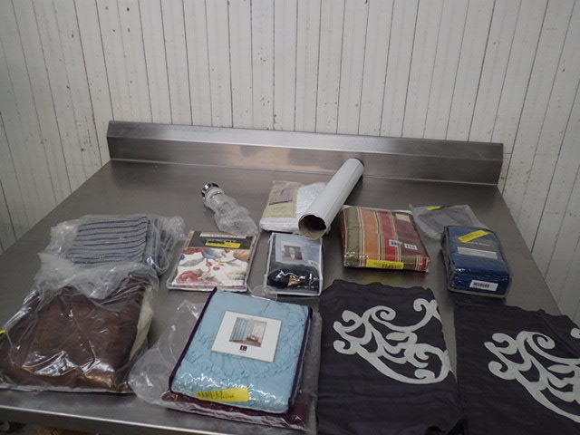 lot 6591 image: Large Lot of Home Furnituring Goods