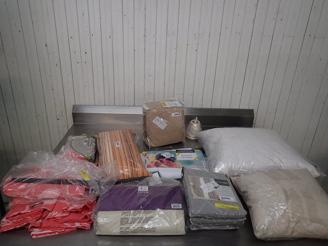 lot 6594 image: Large Lot of Home Furnituring Goods