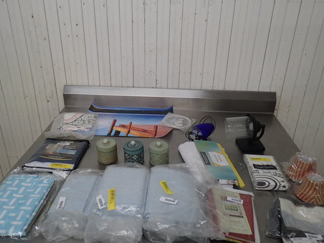 lot 6597 image: Large Lot of Home Furnituring Goods