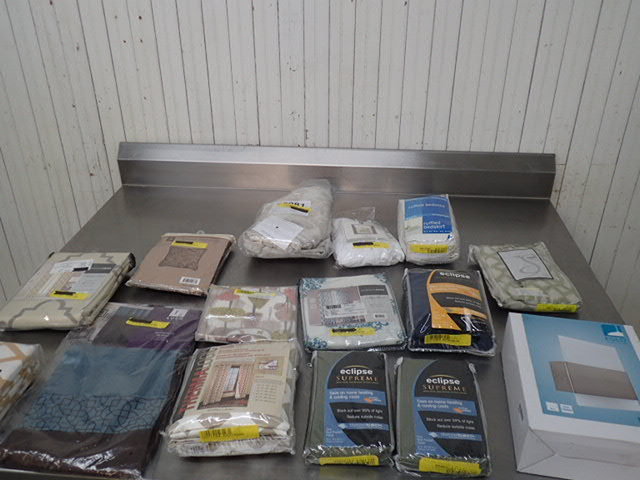 lot 6599 image: Large Lot of Home Furnituring Goods
