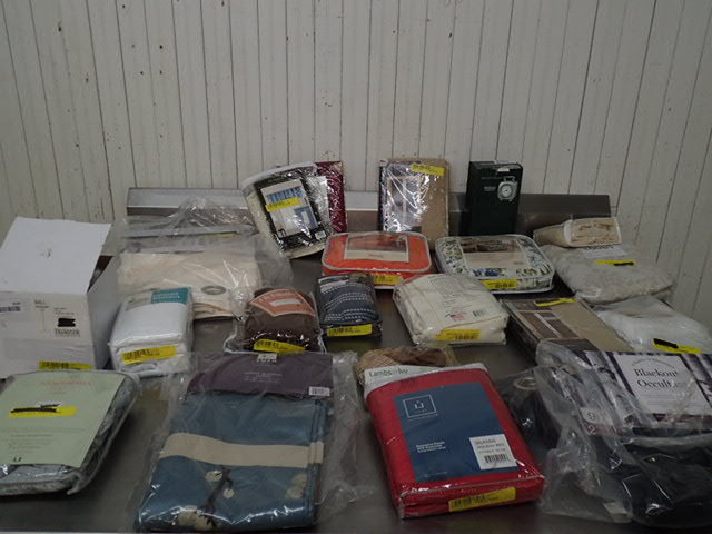 lot 6600 image: Large Lot of Home Furnituring Goods