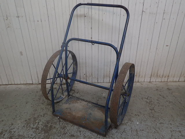 lot 6613 image: Welding Cylinder Truck