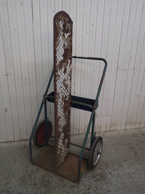 lot 6614 image: Welding Cylinder Truck