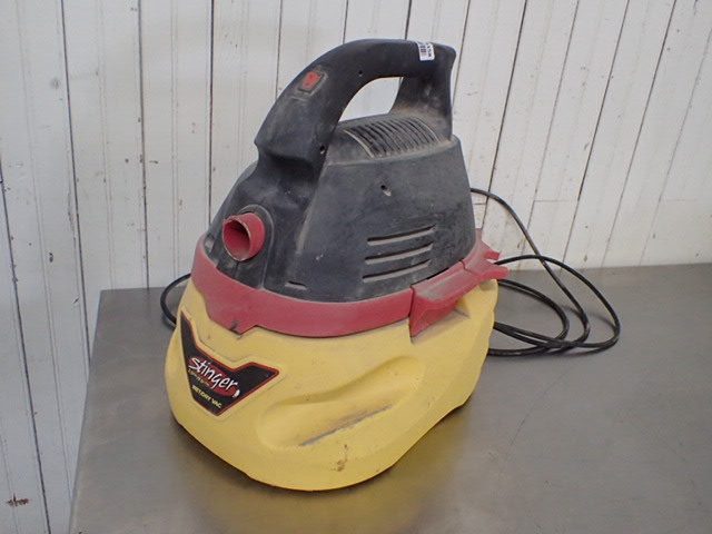 lot 8158 image: Stinger 2.5 Gal WetDry Vacuum