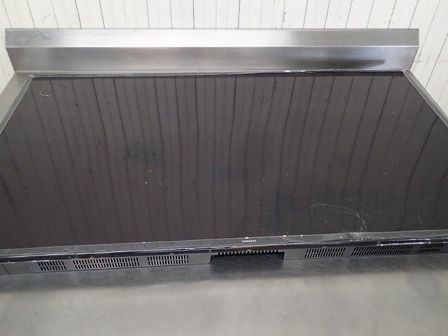 lot 8215 image: Samsung 4K Flat Screen 60in LED TV (BROKEN SCREEN)