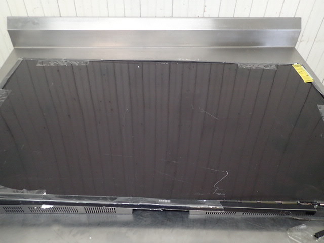 lot 8218 image: Samsung 4K Flat Screen 60in LED TV (BROKEN SCREEN)