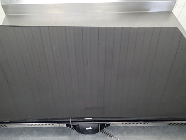 lot 8221 image: Samsung Flat Screen 65in LED TV (BROKEN SCREEN)