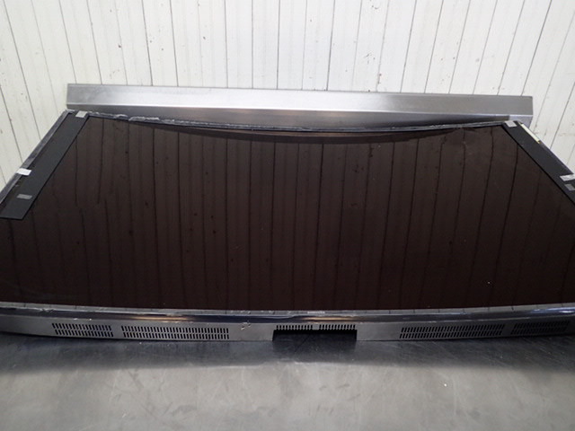 lot 8223 image: Samsung  Curved Screen 65in TV (BROKEN SCREEN)