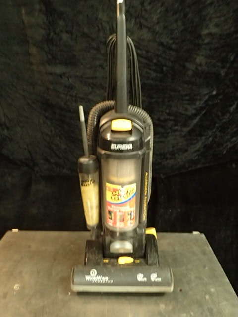 lot 8228 image: Eureka Whirl WInd Vaccuum