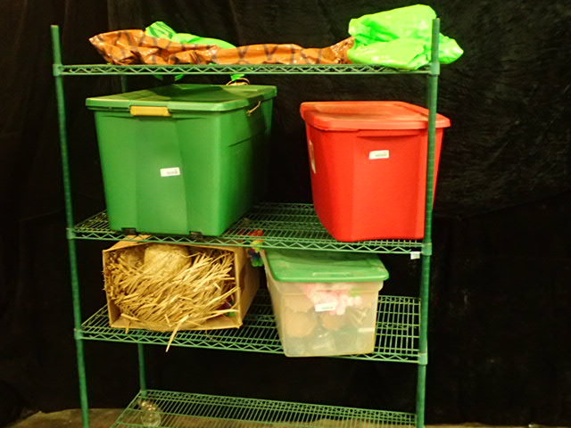 lot 8231 image: Large Lot of Hawaiian Party Supplies