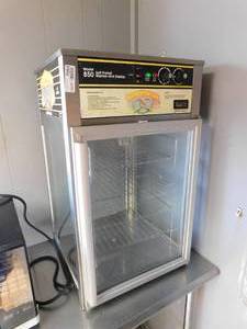 lot 7093 image: Soft Pretzel Warmer