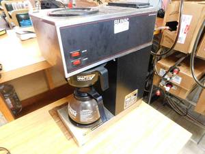 lot 7101 image: Bunn Pour Through Coffee Maker