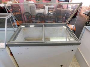 lot 7105 image: Electrolux Ice Cream Dipping Cabinet