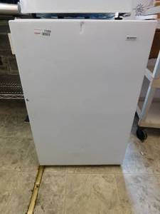 lot 7109 image: Kenmore Mini Fridge