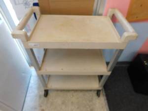 lot 7110 image: Plastic 3 Tier Rolling Cart