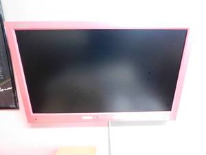 lot 7117 image: Sceptre Wall Mount TV