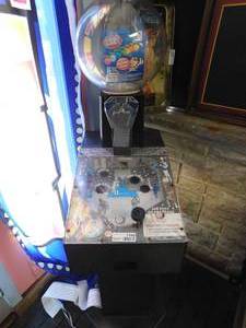 lot 7166 image: Dubble Bubble Vending Machine Game