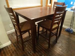 lot 1246 image: High top table & 4 chairsstools