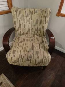 lot 1249 image: Very nice wood arm lounge chair
