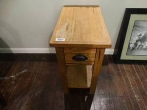 lot 1250 image: Wood lamp table w drawer