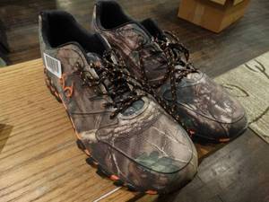 lot 1255 image: Size 14 camo shoes