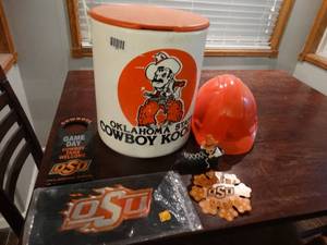 lot 1260 image: Lot of OSU Collectables