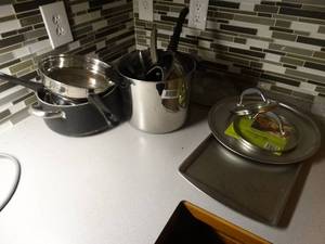 lot 1270 image: Assorted pots & pans