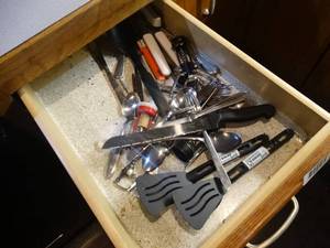 lot 1283 image: Kitchen utensils & knives