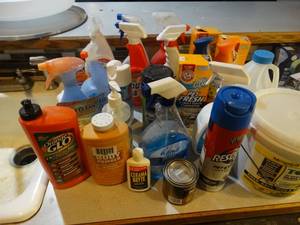 lot 1284 image: Assorted cleaning supplies