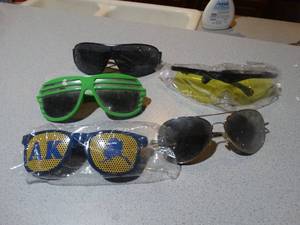lot 1294 image: Assorted sunglasses