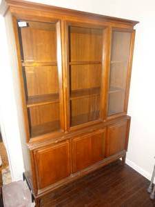 lot 1298 image: Vintage wood china cabinet